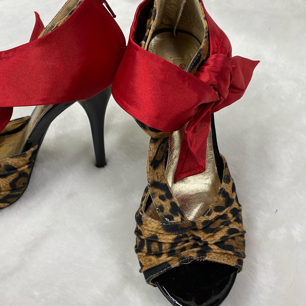 Cheetah print and red bow t-strap heel size 7